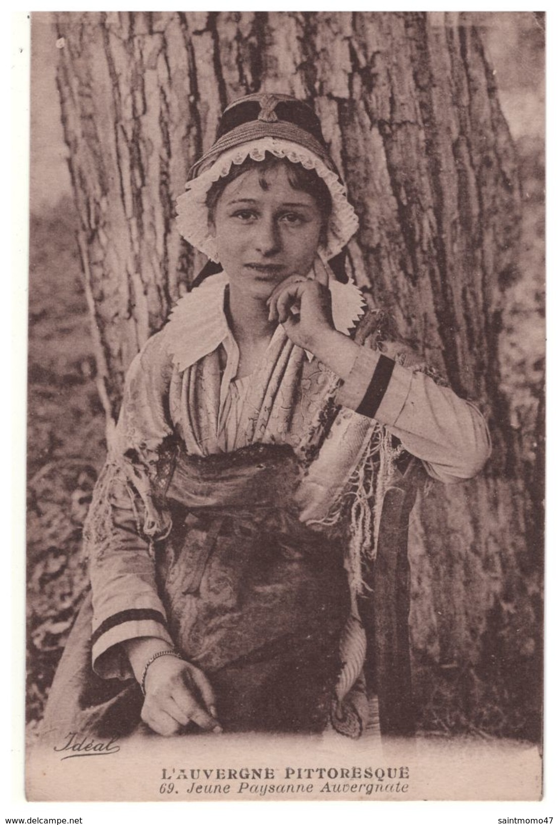 AUVERGNE . " JEUNE PAYSANNE AUVERGNATE " . L'Auvergne Pittoresque . FOLKLORE - Réf. N°4665 - - Auvergne