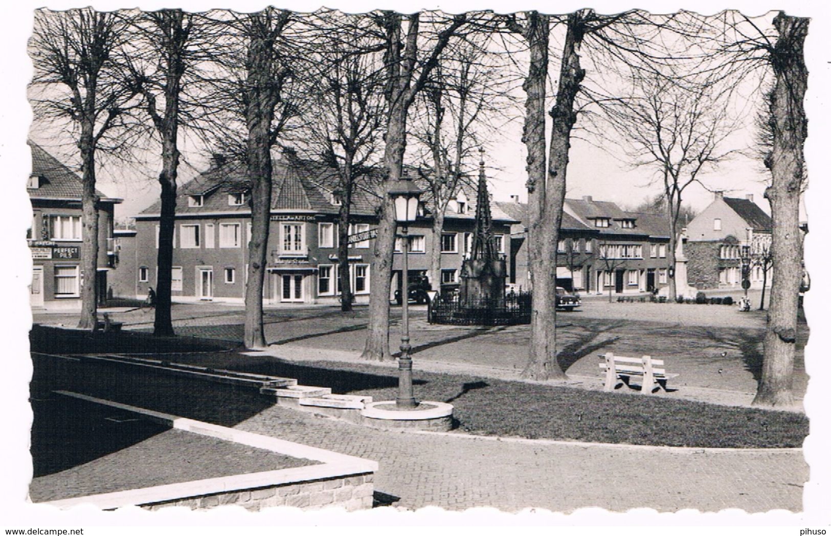 B-6499   ESSEN : Heuvelplein - Essen