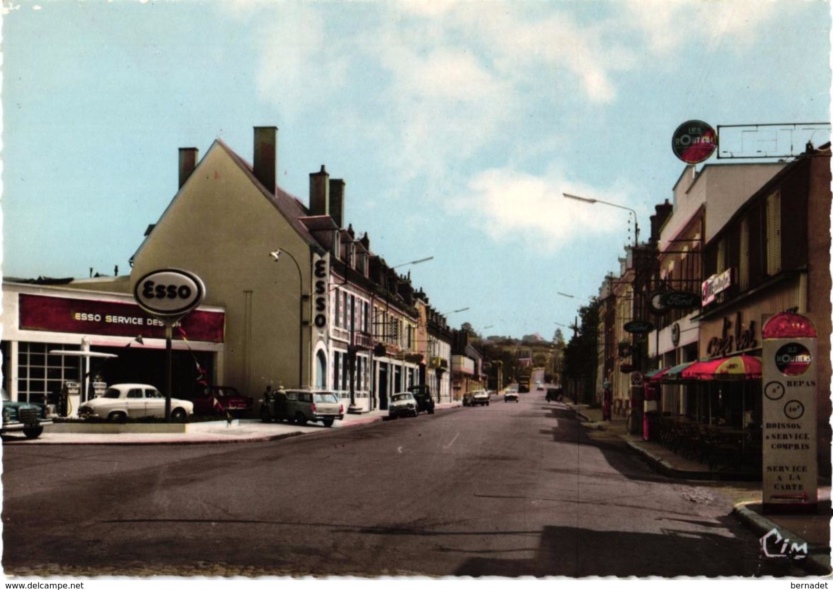 SAINT AMAND MONTROND ... ROUTE DE MONTLUCON .. STATION ESSO ..CAFE BAR LES ROUTIERS .. PEUGEOT .MERCEDES .. RENAULT - Saint-Amand-Montrond