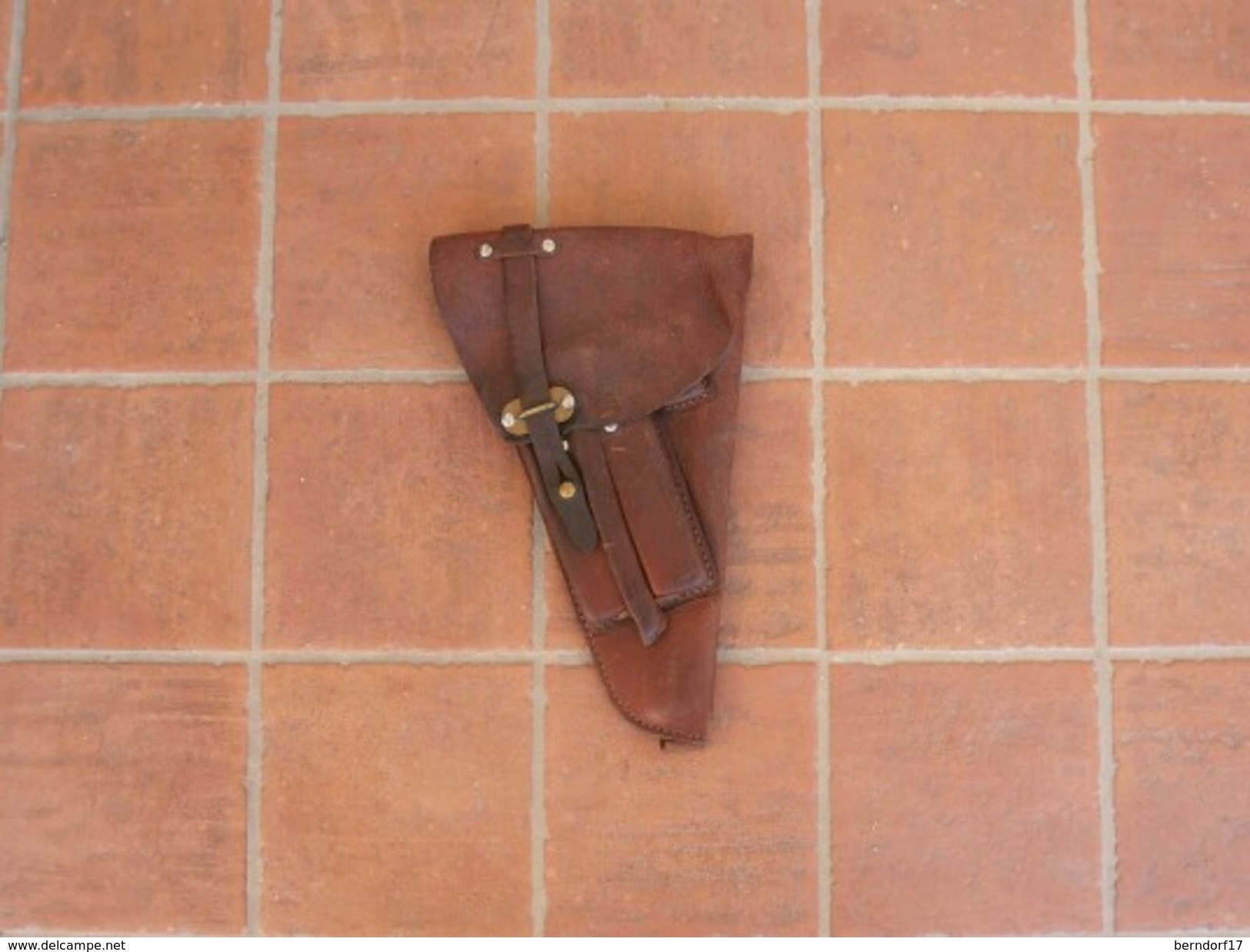 SWEDISH ARMY LATHI M.1940 LEATHER HOLSTER - ESERCITO SVEDESE FONDINA IN CUOIO PER LATHI MODELLO M.1940 - Equipaggiamento