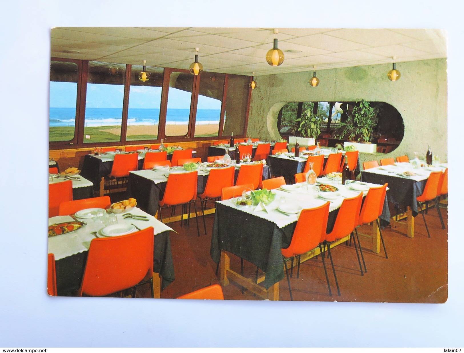 C.P.A. 64 ANGLET : V.V.F. , La Chambre D' Amour : Le Restaurant, Chaises Années 1970 - Anglet