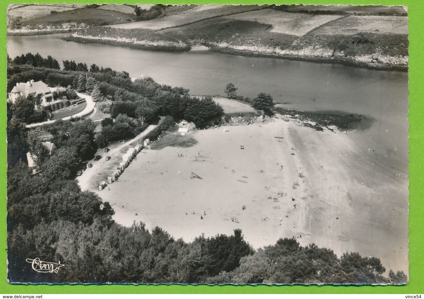 PORT-MANECH - Vue Aérienne - La Plage Renault 4CV Peugeot 203 Panhard Dyna X Citroen Traction Autos - Autres & Non Classés