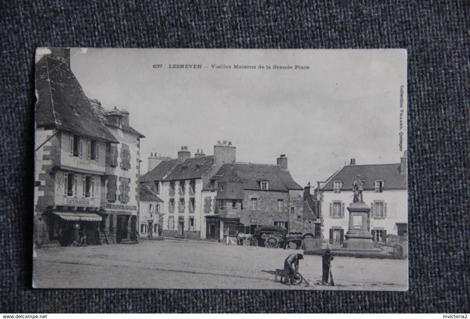 LESNEVEN - Vieilles Maisons De La Grande Place - Lesneven