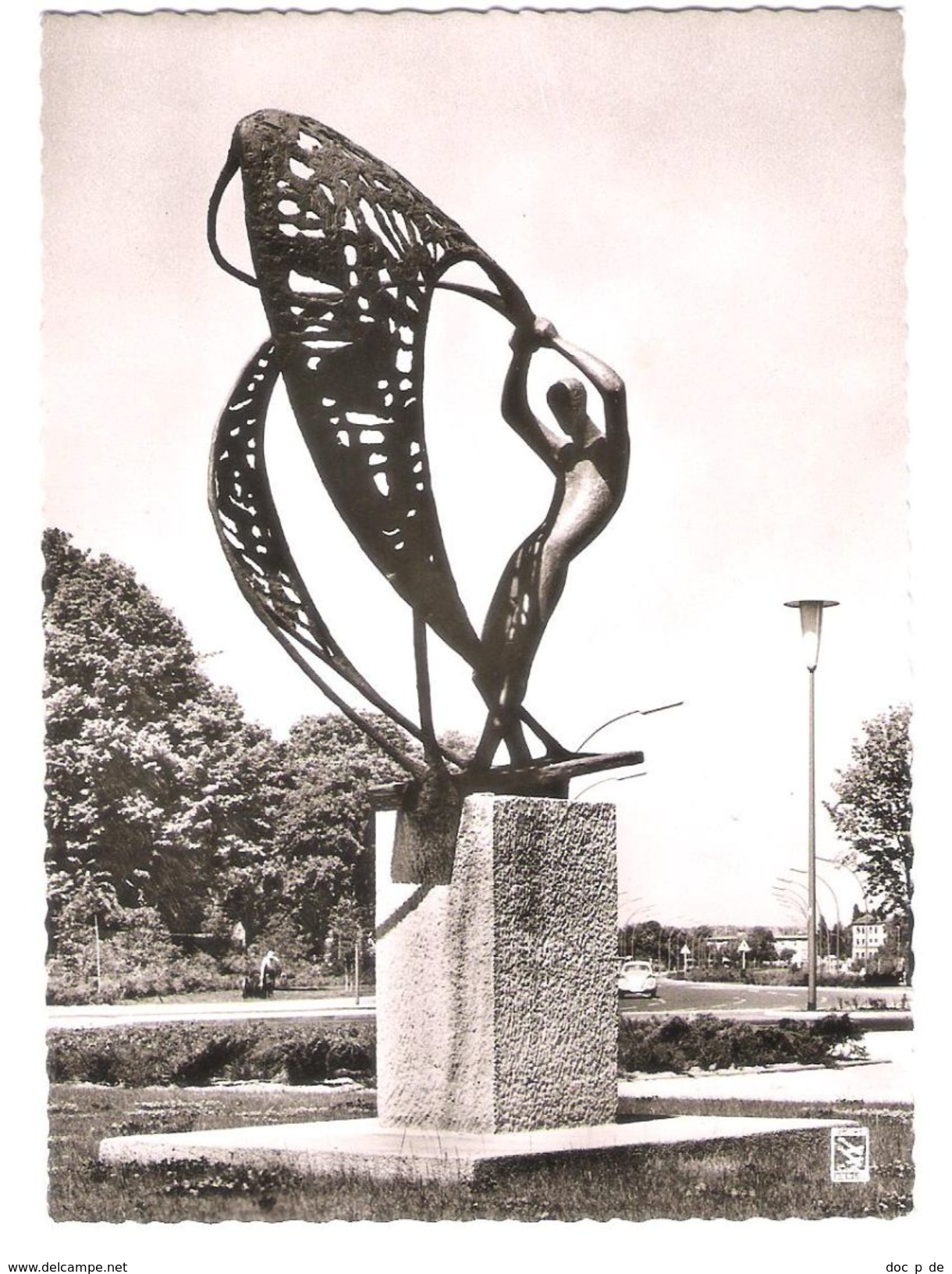 Deutschland - Berlin - Spandau - Falkenseer Platz - Der Netzwerfer - Skulptur - Spandau