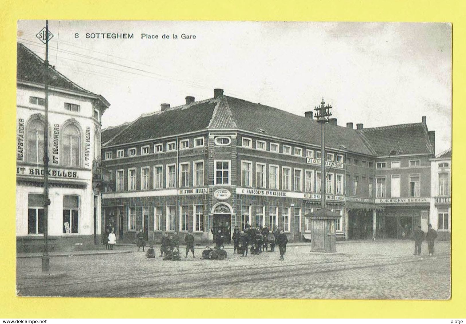 * Zottegem - Sotteghem (Oost Vlaanderen) * (SBP, Nr 8) Place De La Gare, Café Hotel In D'oude Beurze, Animée, TOP - Zottegem