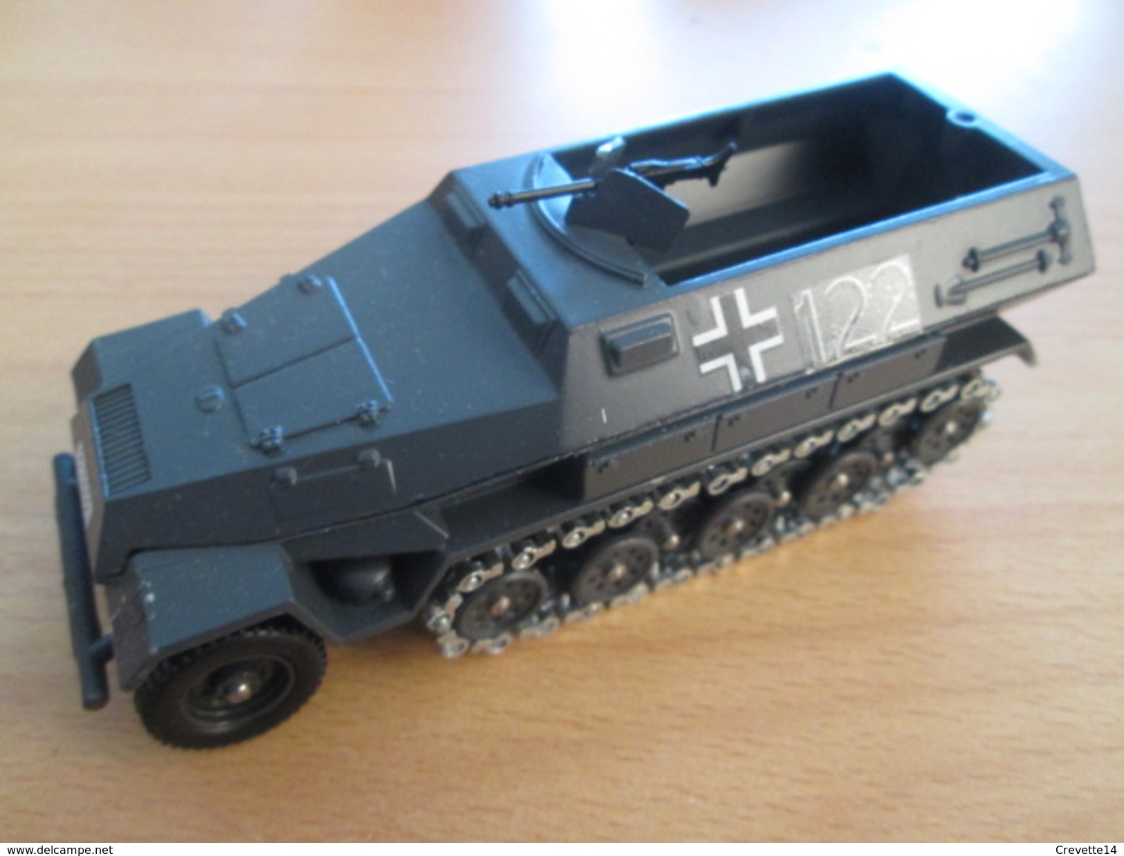 SDKFZ 251/1  / Véhicule De Marque SOLIDO , état NEUF , Issu De Collection édité Chez Hachette Ou Ce Genre Il Y A 10 Ans. - Chars