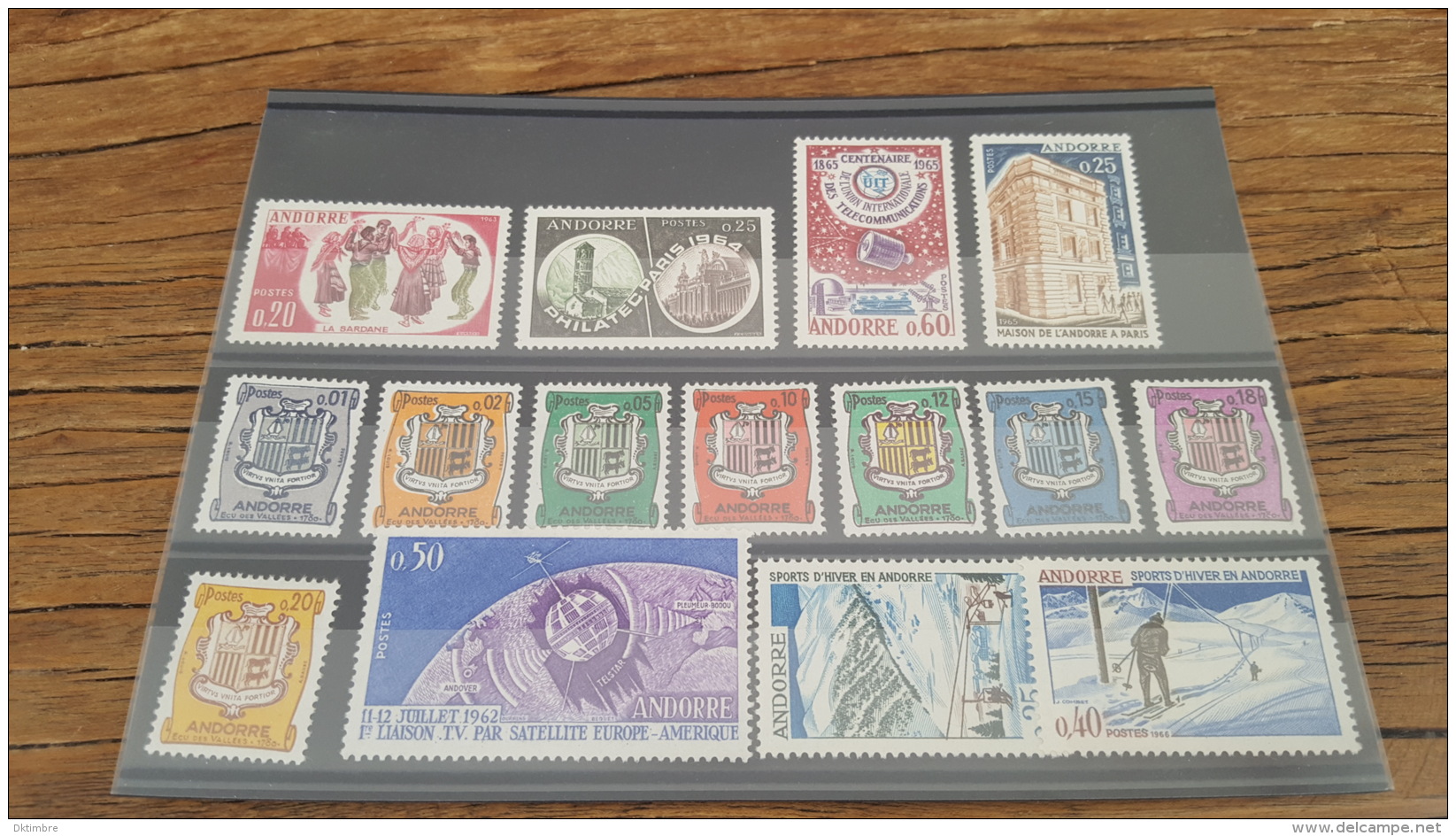LOT 371585 TIMBRE DE ANDORRE NEUF** - Collections