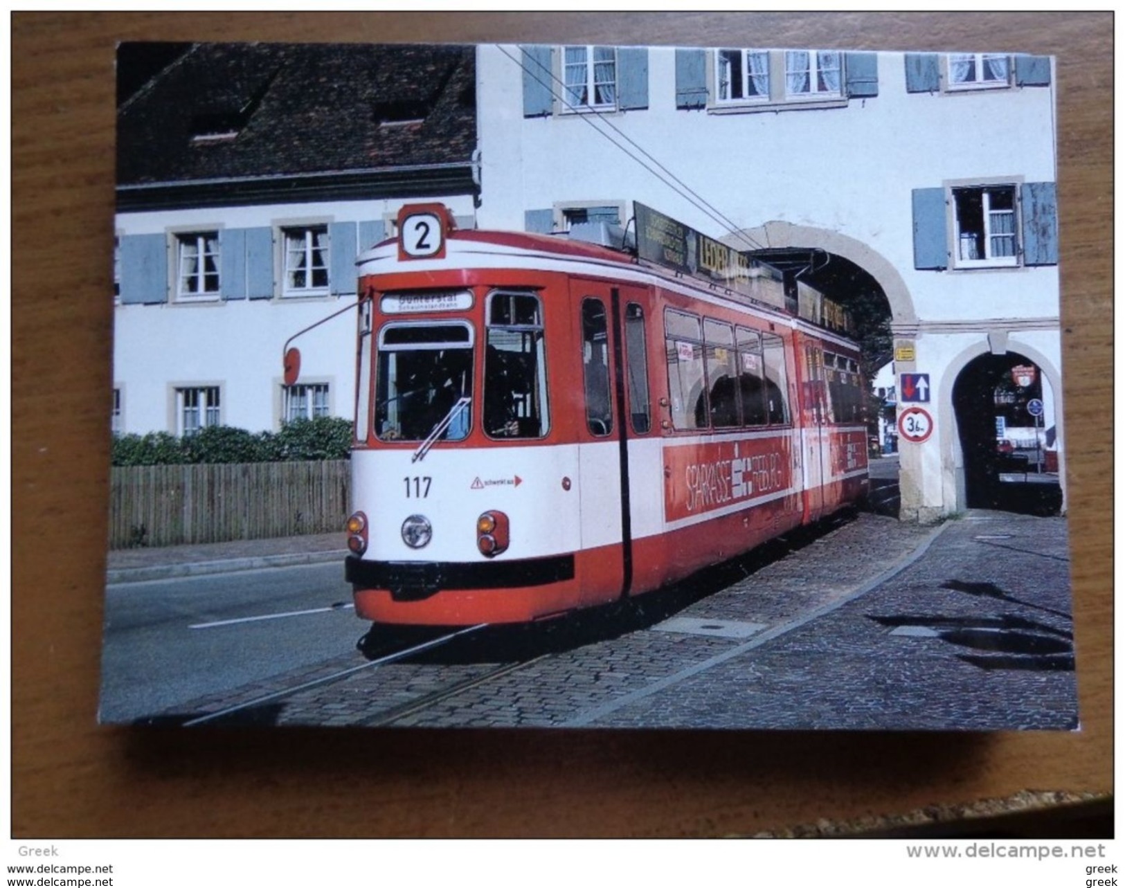 Doos +5kg postkaarten: Allerlei landen (zowel gekleurde als oude kaarten) en thema's (trams, transport, ...) zie foto's