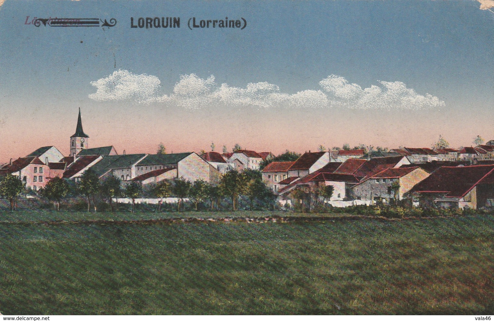 LORQUIN   57  MOSELLE   CPA   VUE GENRALE COLORISEE SURCHARGEE DE 1919 - Lorquin