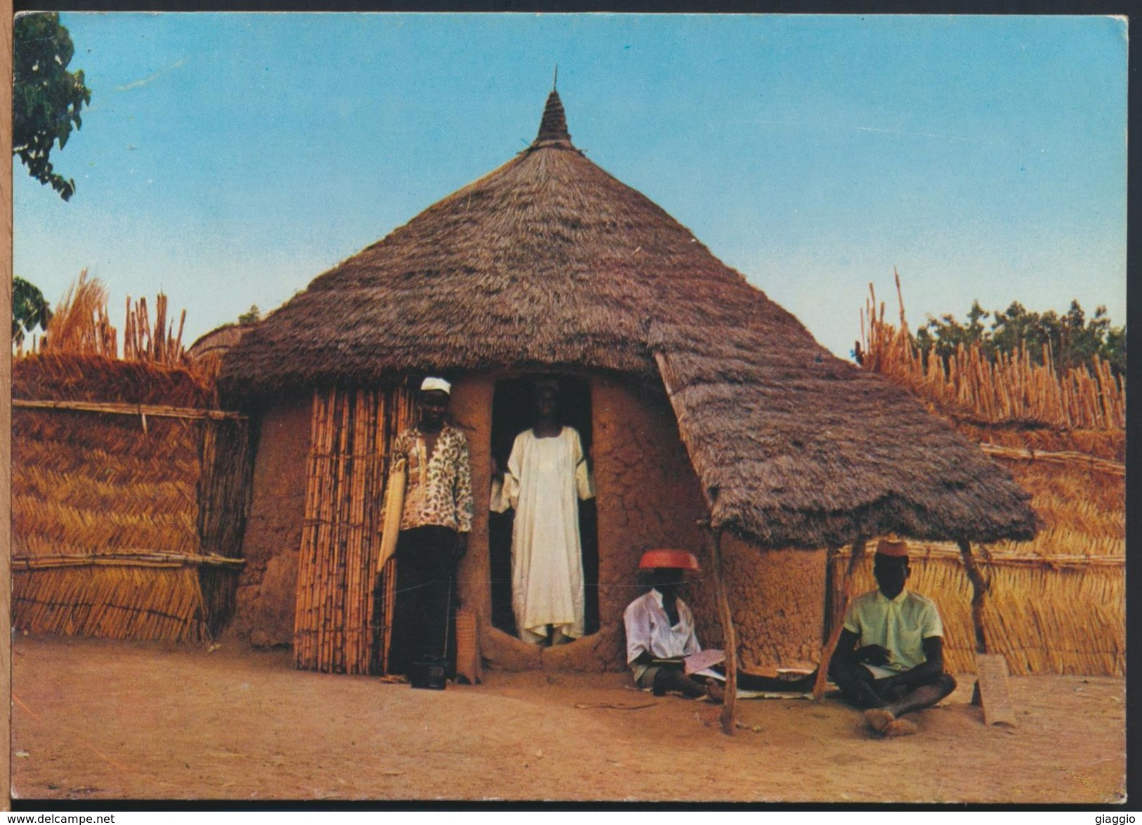 °°° 9209 - NORTHERN NIGERIA - VILLAGE HOUSE - 1983 With Stamps °°° - Nigeria