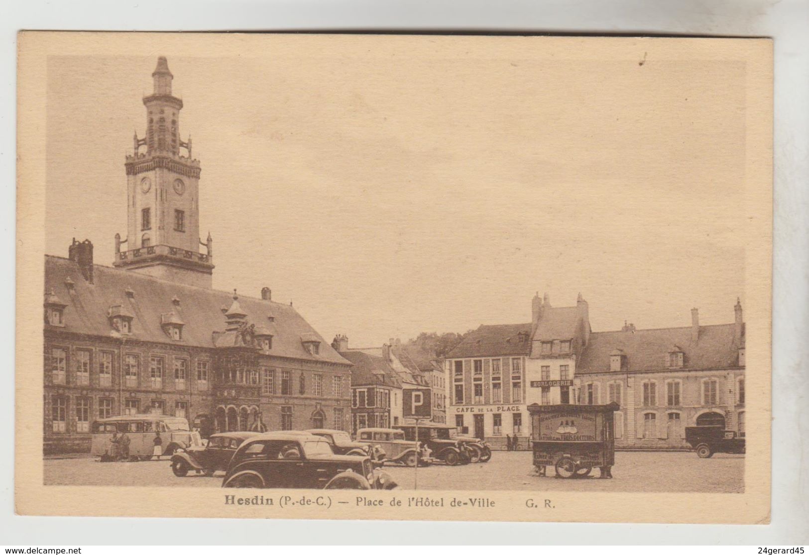 CPSM MILITAIRE HESDIN (Pas De Calais) - Place De L'Hôtel De Ville - Hesdin