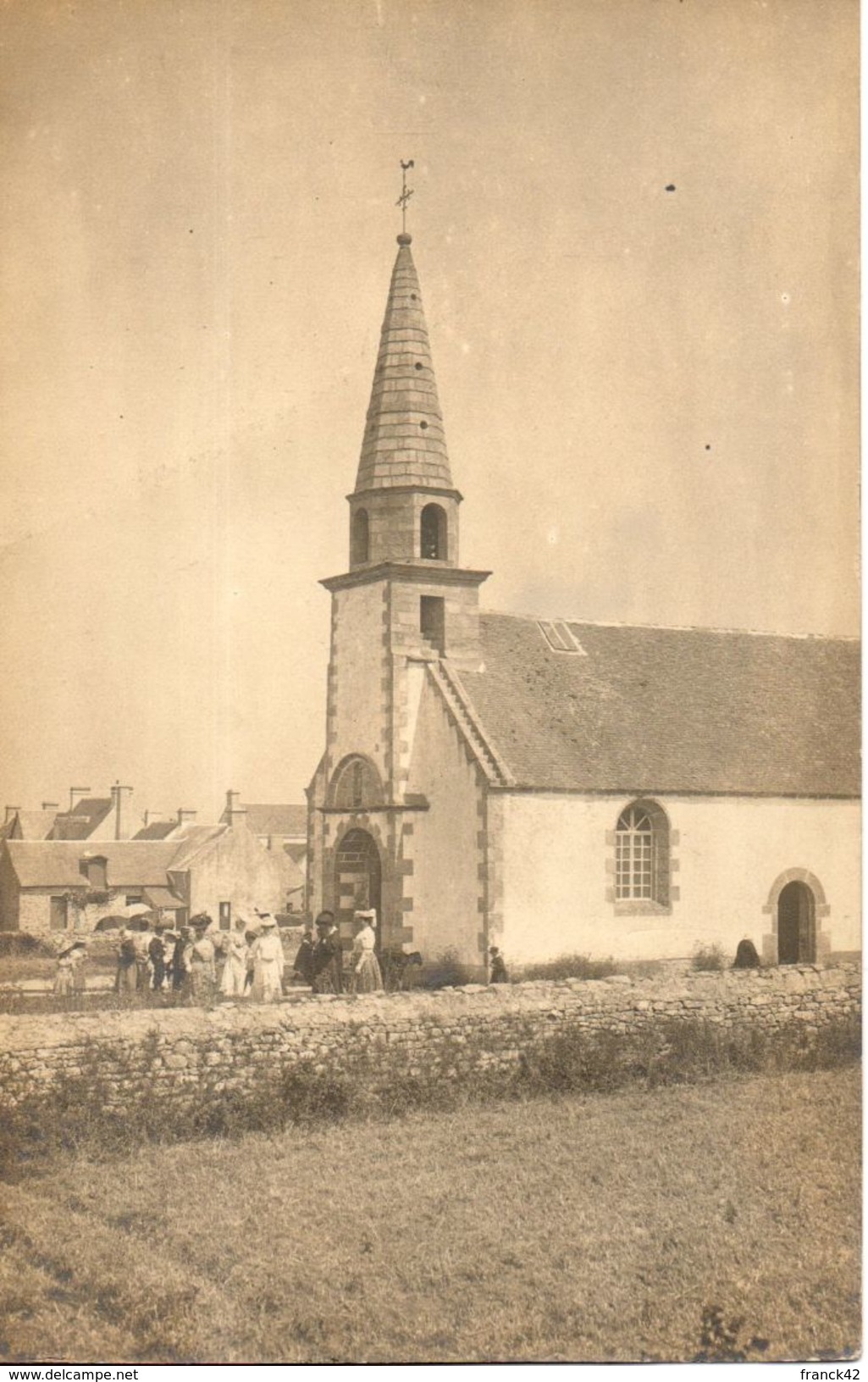 Carte Photo. Sortie D'une église. à Identifier - Photos