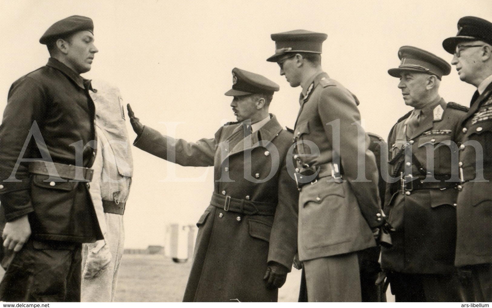 Postcard / ROYALTY / Belgique / Roi Baudouin / Koning Boudewijn / Brustem / 1954 - Casernes