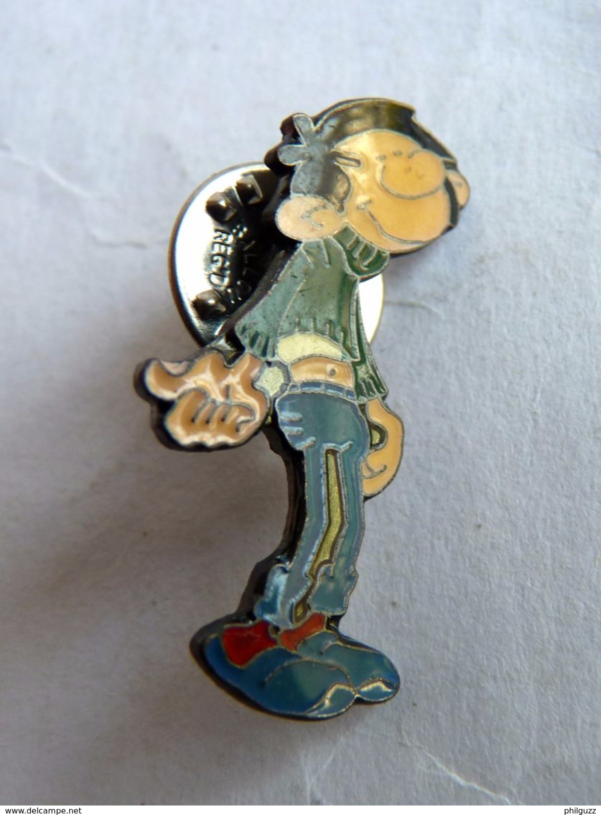 PIN'S GASTON LAGAFFE - Marque Inconnue -  FRANQUIN -  GASTON FAIT DU STOP - Pin's