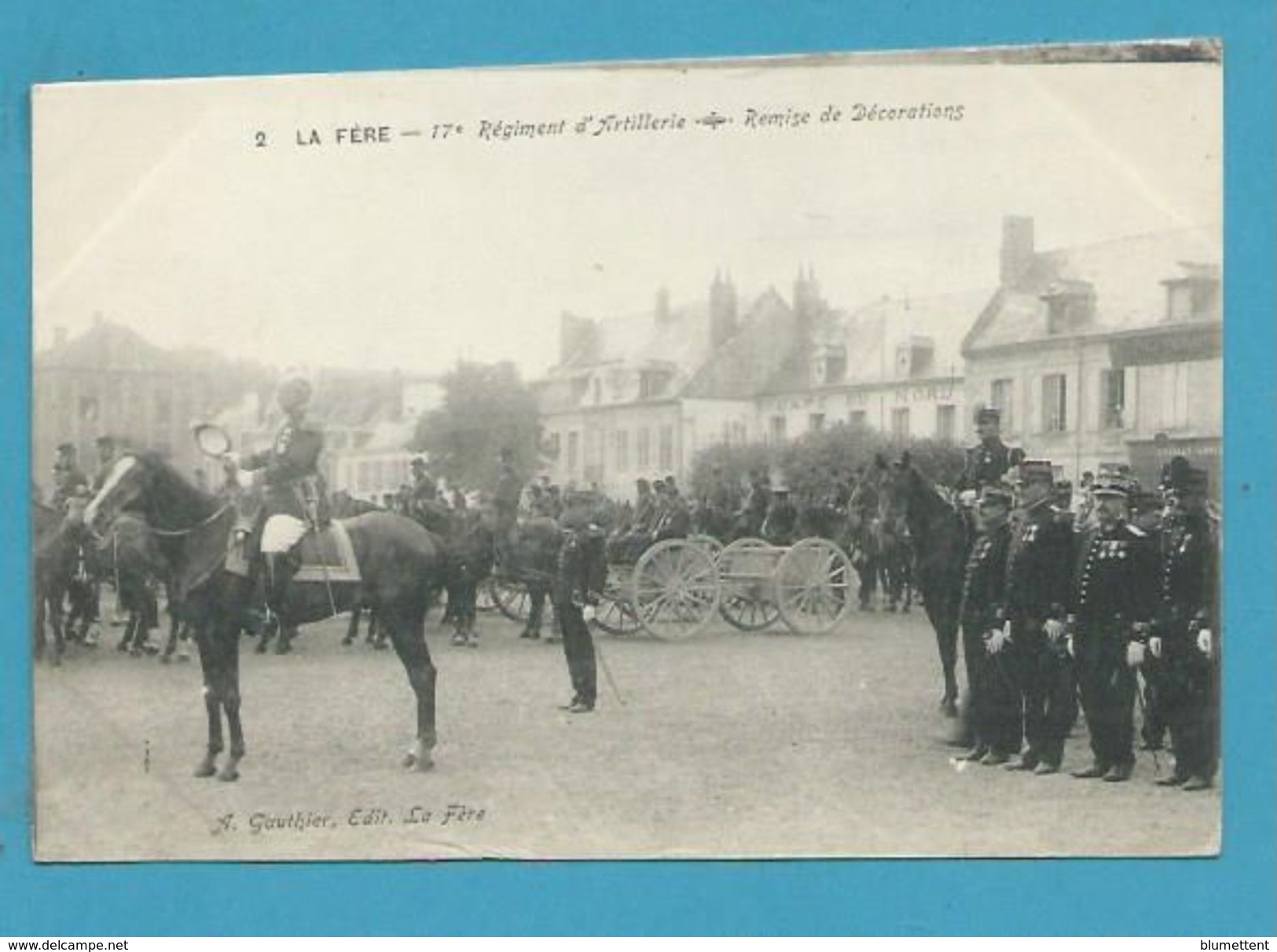 CPA 2 - Militaires Militaria 17è Régiment D'Artillerie - Remise De Décorations LA FERE 02 - Fere En Tardenois