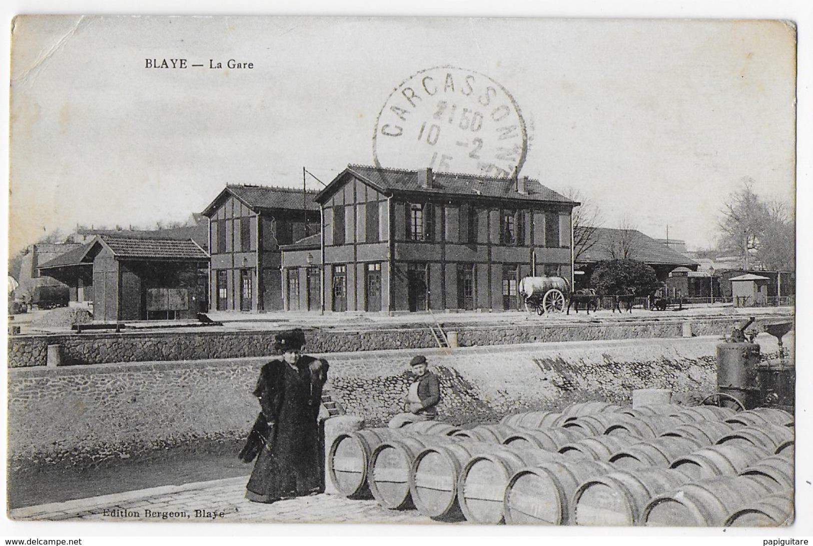 Cpa Bon Etat  Blaye    La Gare , Femme 1er Plan ,  Petit Pli Haut Gauche , Carte Rare , Courrier Verso - Blaye