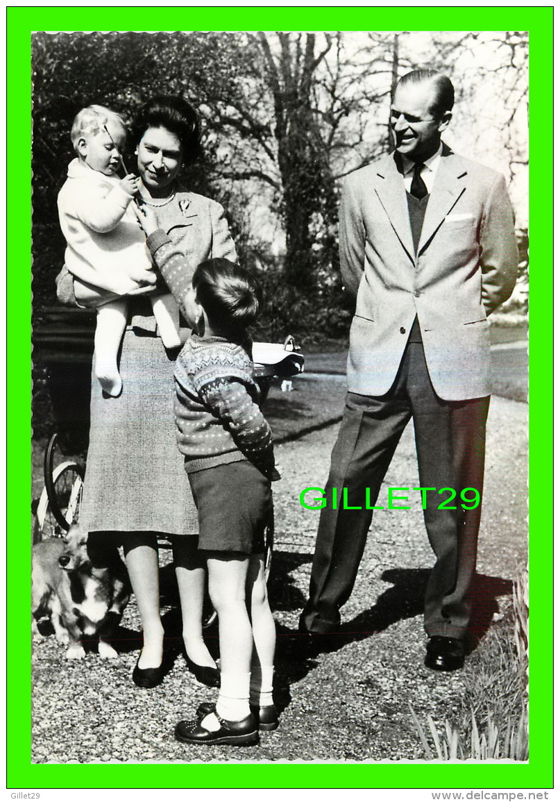 FAMILLES ROYALES - H. M. THE QUEEN WITH THE DUKE OF EDINBURGH, PRINCE ANDREW &amp; PRINCE EDWARD - VALENTINE'S - - Koninklijke Families