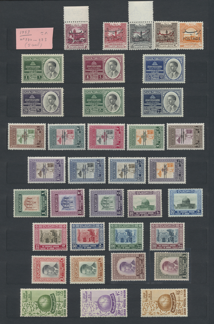 **/*/O Jordanien: 1925-80, Collection In Large Album, Most Mint, Se-tenant Stamps And Blocks, Many Complete - Jordanie