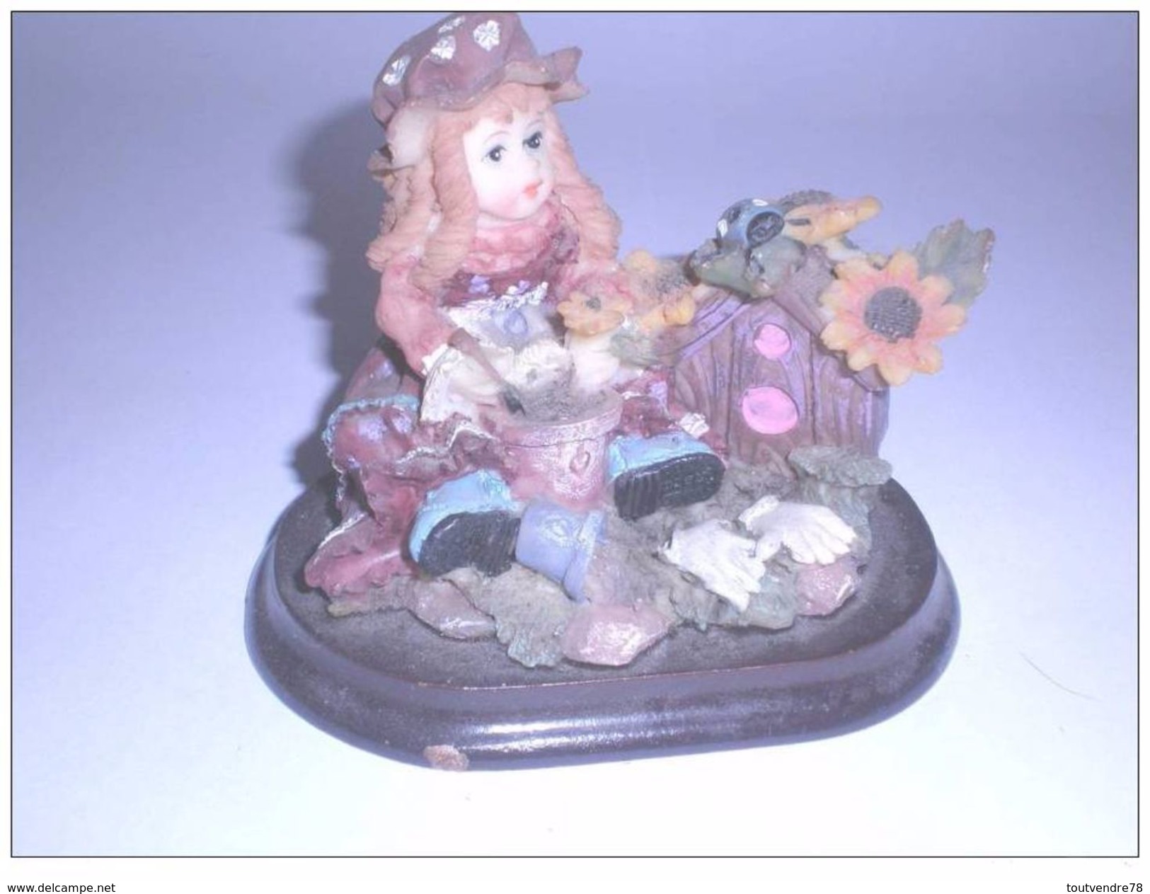 DG018 - Décoration Petite Fille Jardinière - Personnages