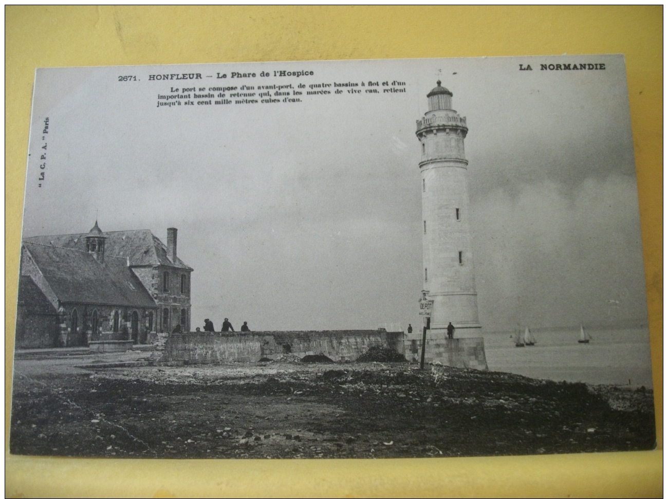 B12 8452 - CPA PRECURSEUR - 14 HONFLEUR - LE PHARE DE L'HOSPICE - ANIMATION - Honfleur