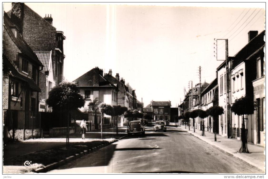 BOURBOURG AVENUE GENERAL LECLERC PEUGEOT 203,RENAULT 4CV REF 53844 - Autres & Non Classés