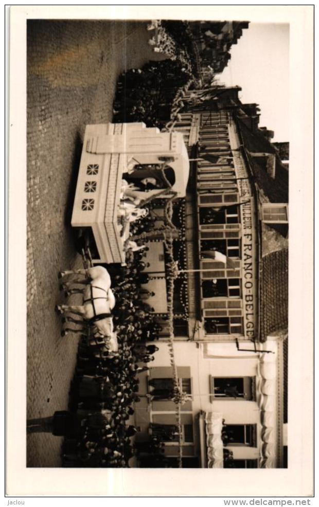 BOURBOURG CARTE PHOTO CAVALCADE 1938 REF 53847 - Autres & Non Classés