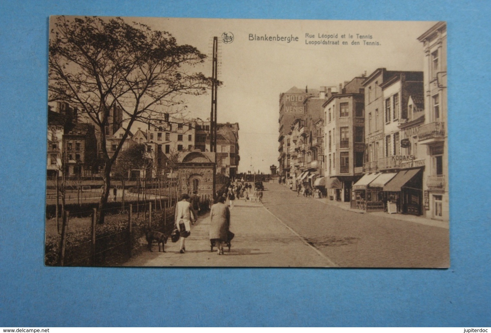 Blankenberge Rue Léopold Et Le Tennis - Blankenberge