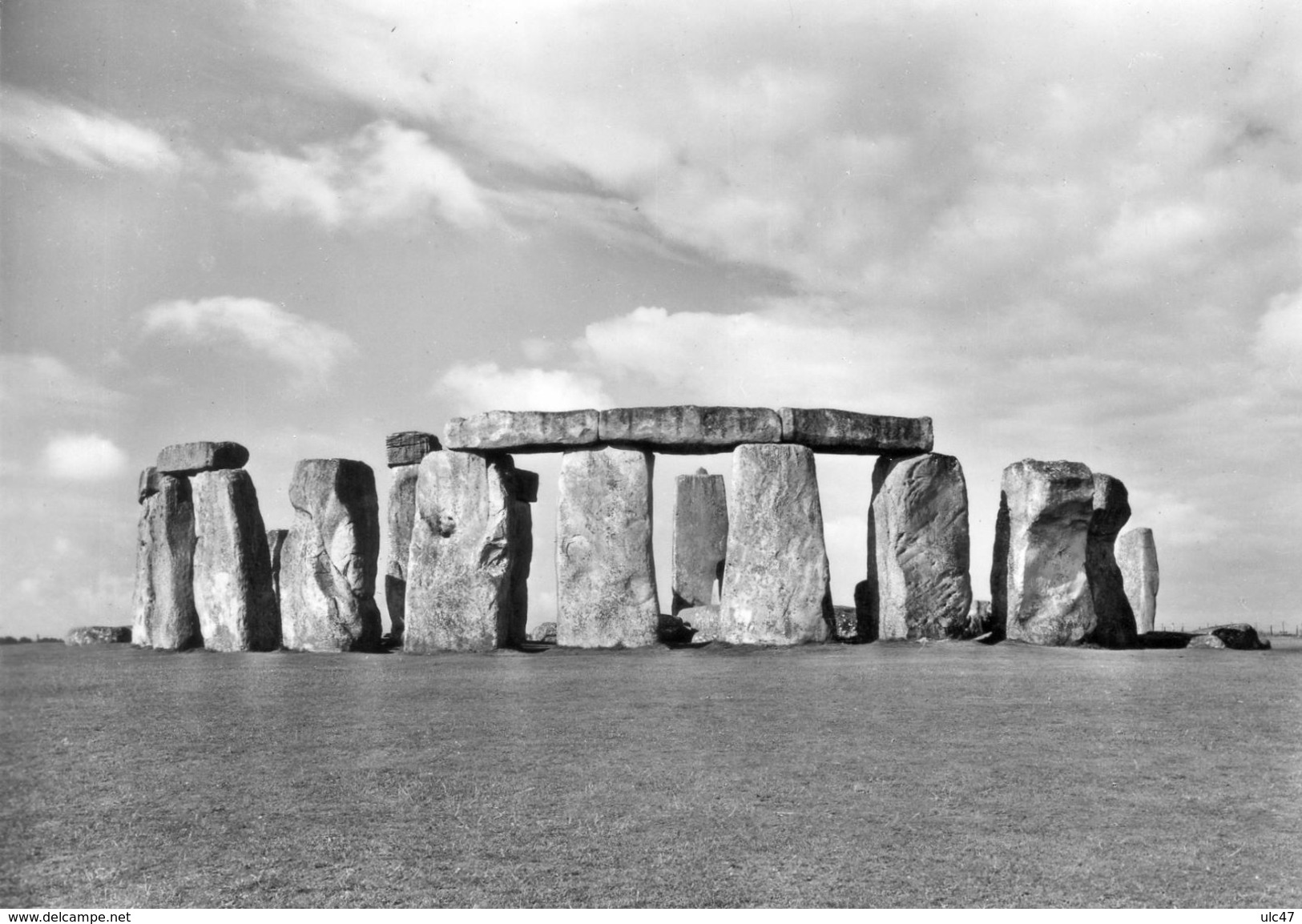 - STONEHENGE. WILTSHIRE, From The North-East - Scan Verso - - Stonehenge