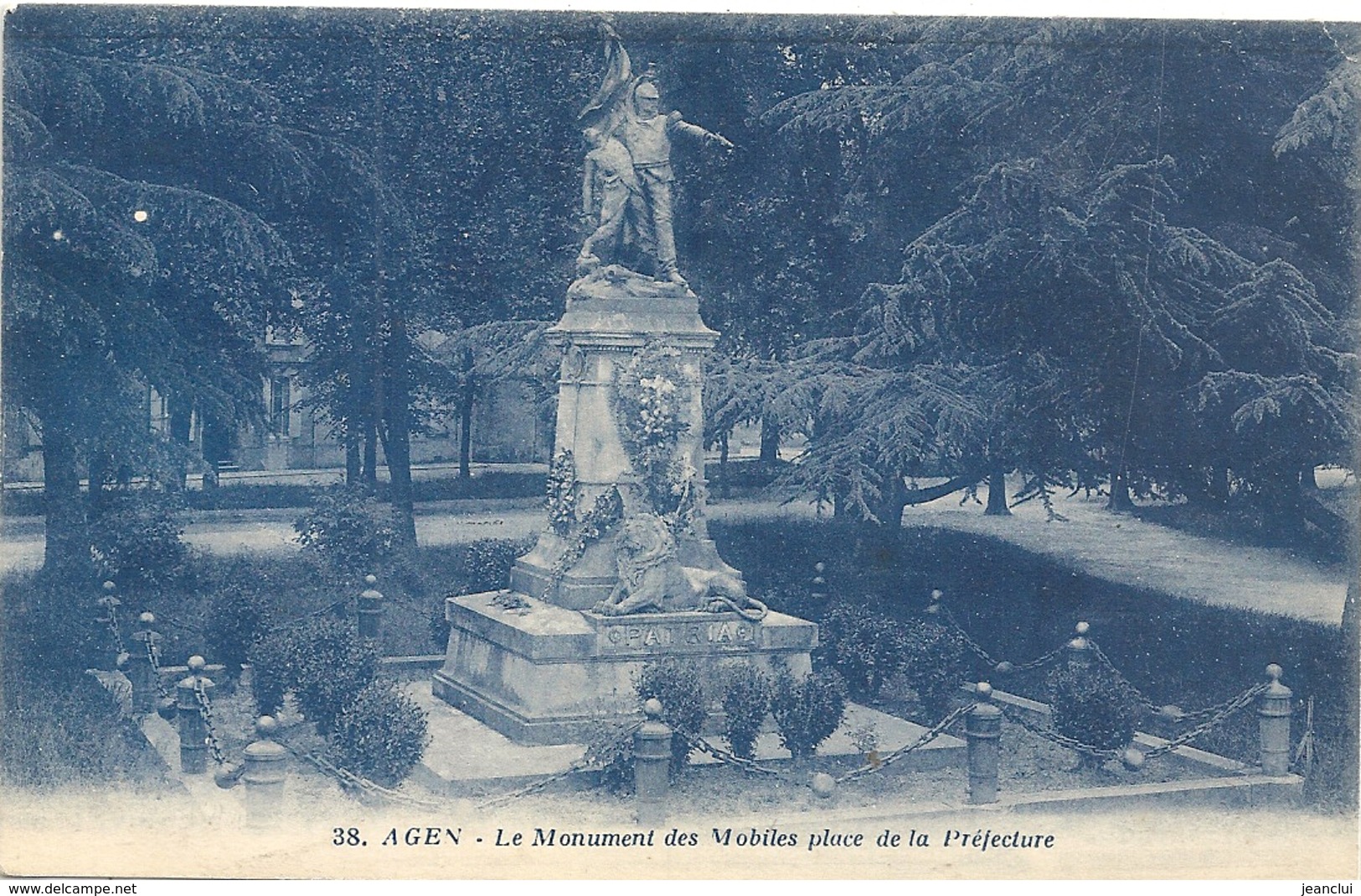 38. AGEN . LE MONUMENT DES MOBILES PLACE DE LA PREFECTURE .AFFR LE 4 SEPT 1931 AU VERSO . 2 SCANES - Agen