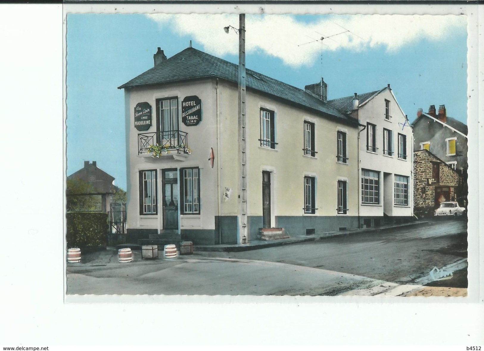 23 FORGEVIEILLE L'Hôtel Du Bon Coin , Restaurant , Tabac Avec Carotte En Enseigne , Voiture Simca - Autres & Non Classés