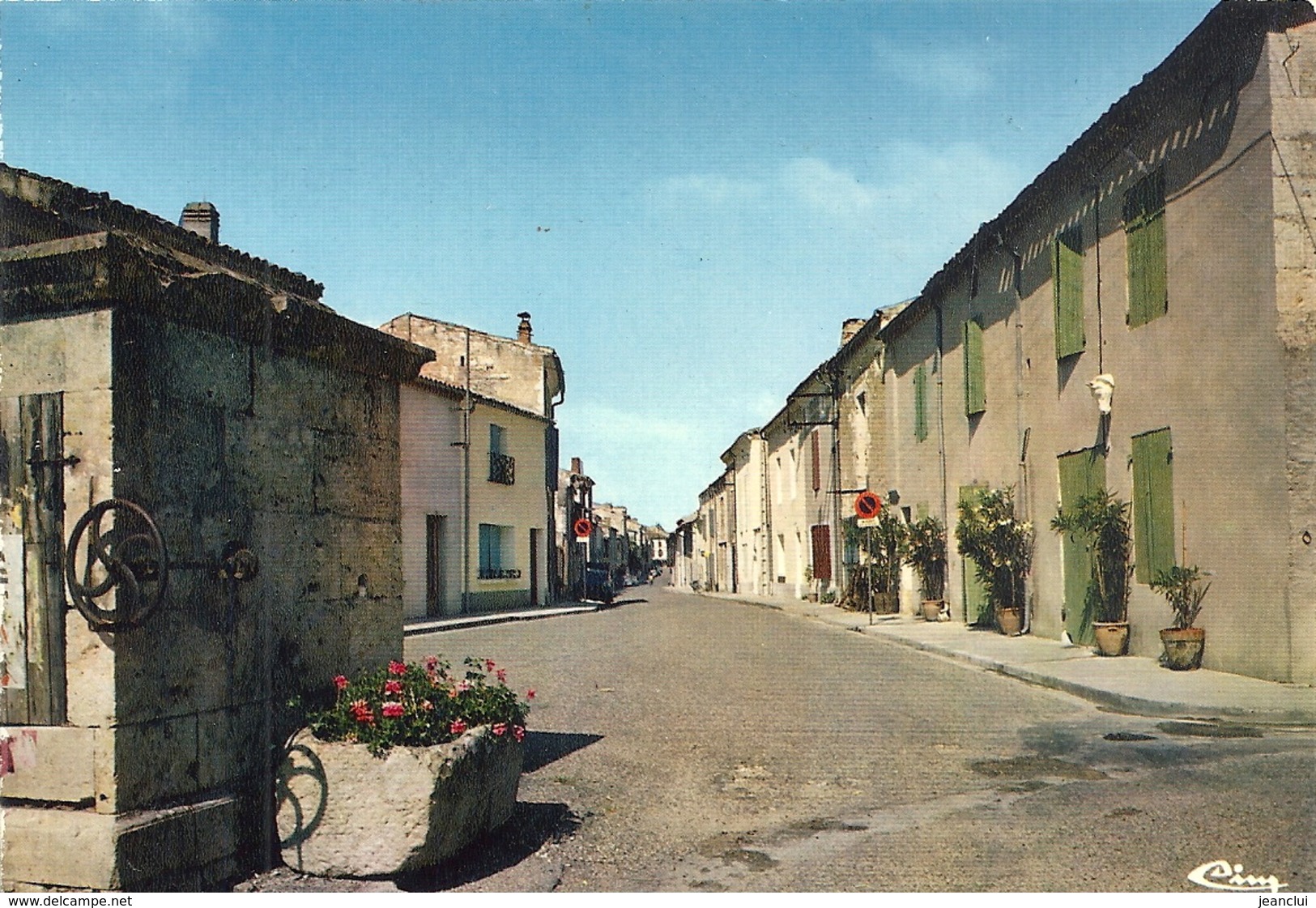 CPM. PUYMIROL . RUE ROYALE . PUITS DU FOIRAIL . NON ECRITE - Autres & Non Classés