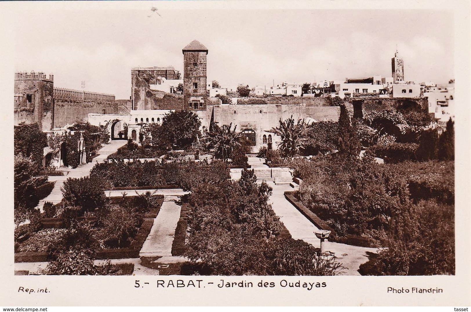 MAROC  Lot De 2 CPA - Rabat  Architecture - Jardins Des Oudayas  . + Bab El Had Et Hôtel Majestic   . Voir 2 SCANS - Rabat