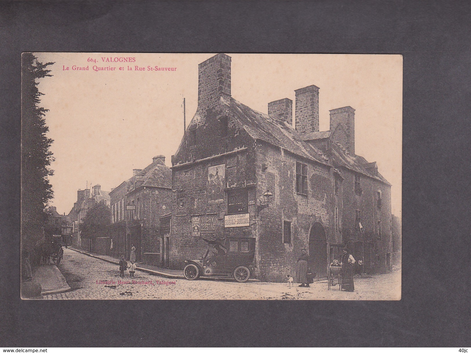 Valognes.50.Manche.   Le Grand Quartier Et La Rue St. Sauveur. Superbe Voiture.Cachet Tresor Et Postes . - Valognes