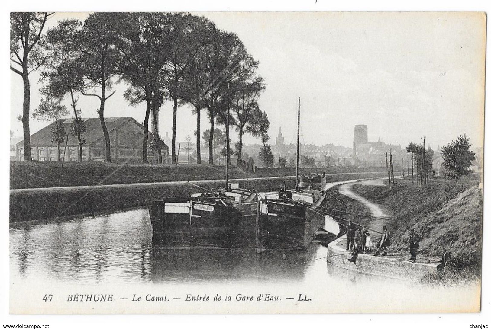 Cpa: 59 BETHUNE - Le Canal - Entrée De La Gare D'Eau (Péniches, Pécheurs) N° 47 - Autres & Non Classés