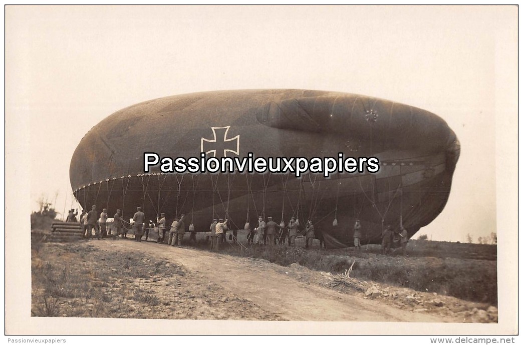 CARTE PHOTO ALLEMANDE  FERME DEROUBAIX 1918 (environs GENECH BACHY) FESSELBALLON (BALLON CAPTIF D'OBSERVATION) N°2 - Autres & Non Classés