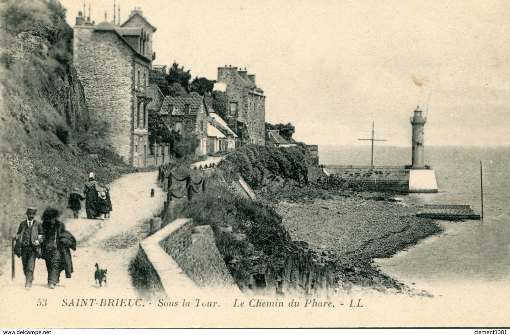 Saint Brieuc Sous La Tour Le Chemin Du Phare - Saint-Brieuc