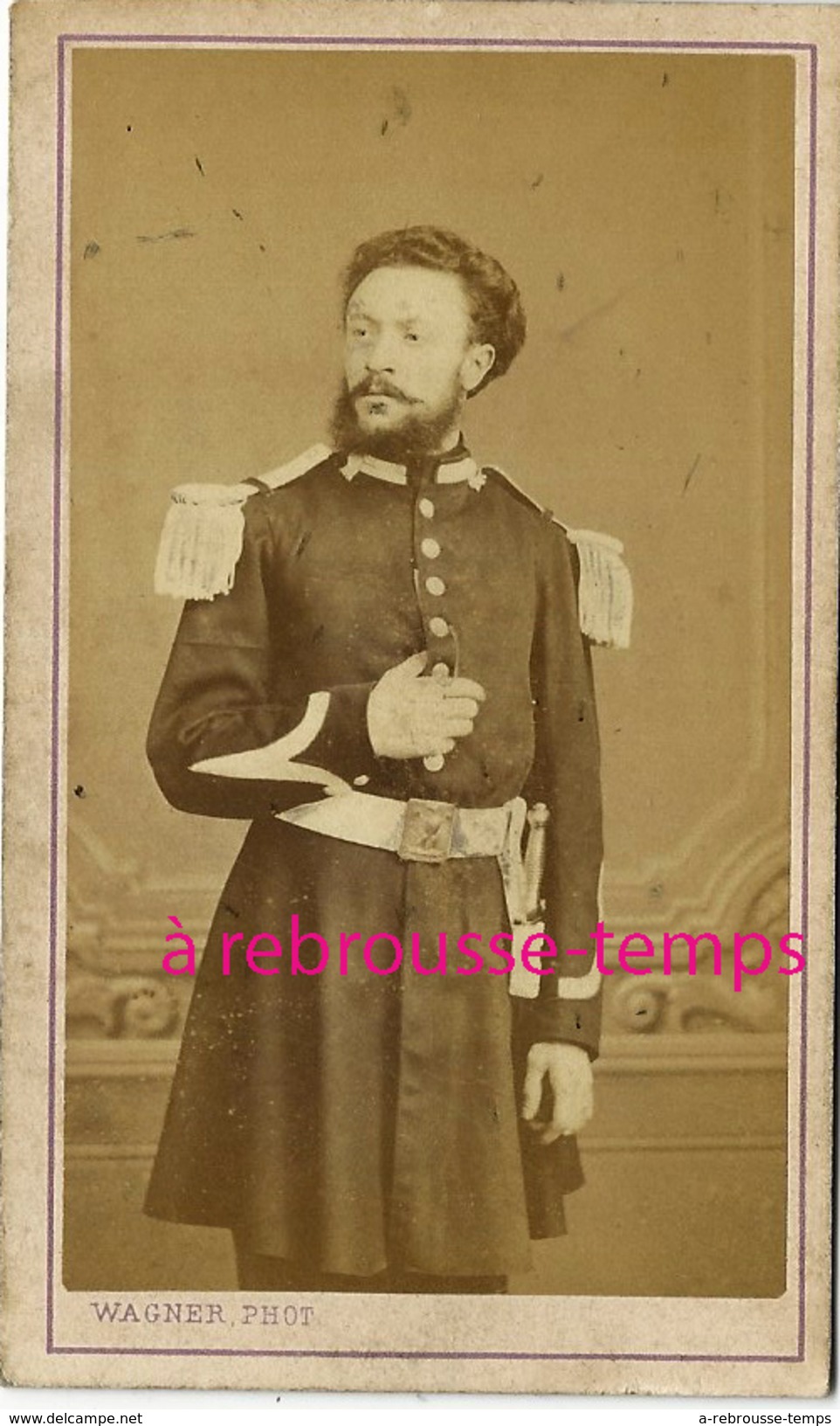 A Voir-CDV Officier épaulettes Claires-tunique à Jupe De 1860-voir Boucle Ceinturon-photo Wagner à Paris - Guerre, Militaire