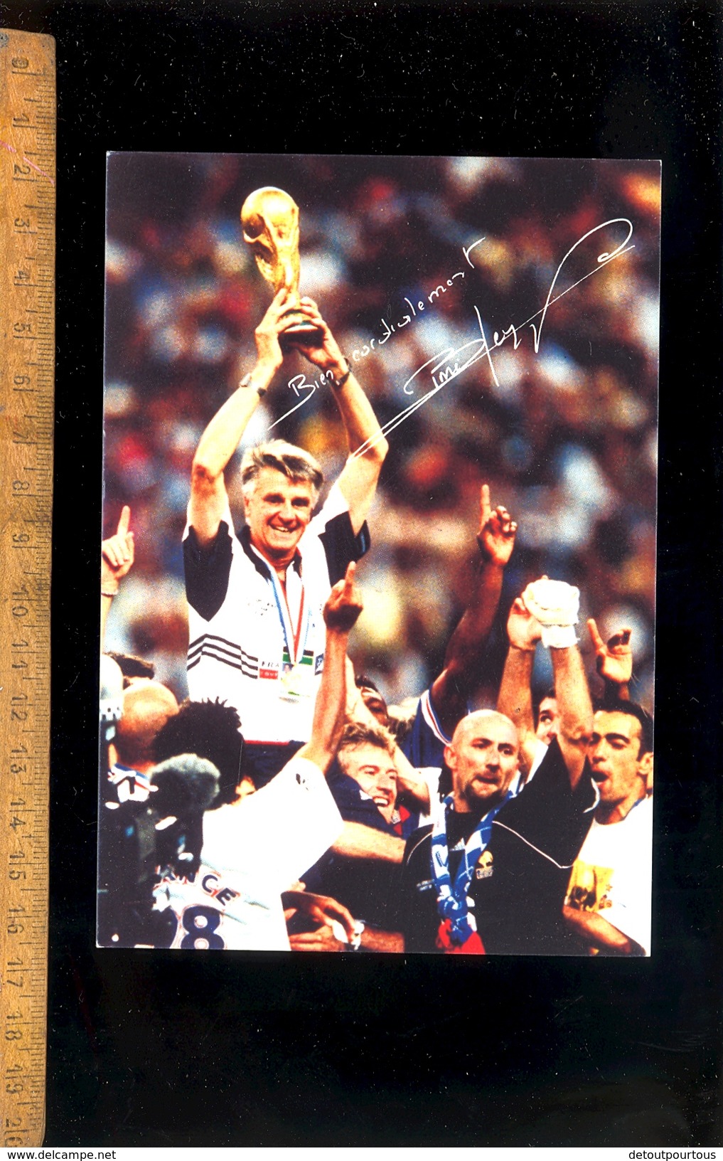 FOOTBALL Coupe Du Monde De Foot 1998 Autographe Signature Signée Aimé JACQUET Entraineur & Laurent Blanc Fabien Barthez - Football