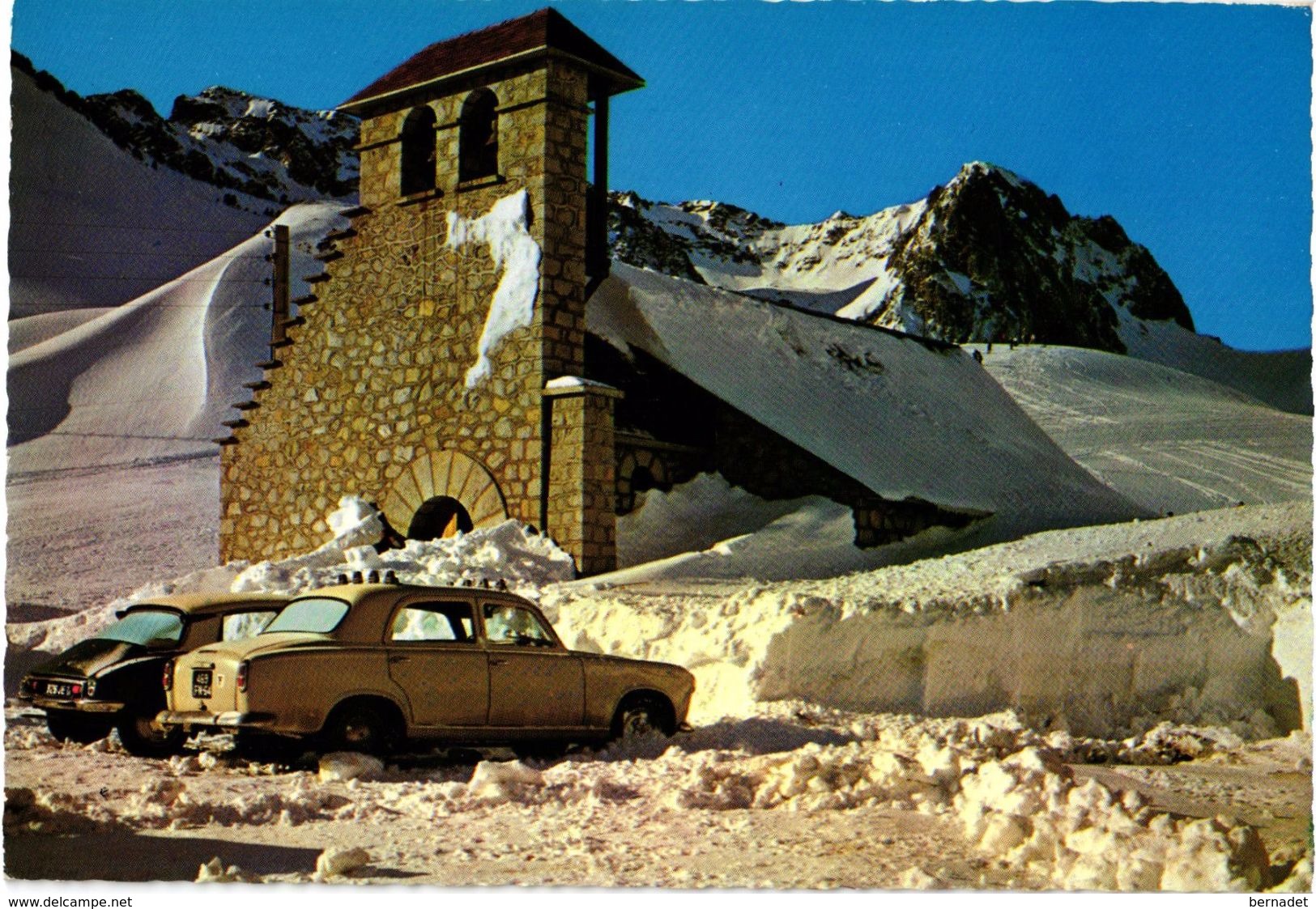 LA MONGIE .... L'EGLISE ... PEUGEOT 403 ...CITROEN DS - Other & Unclassified