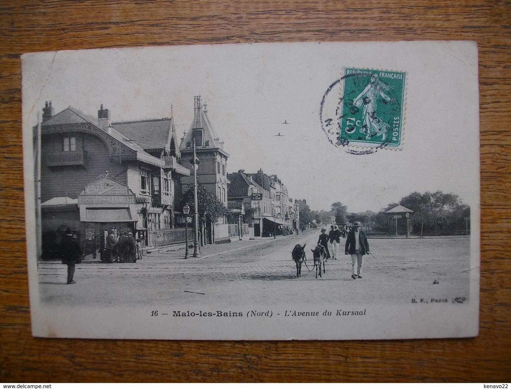 Malo-les-bains , L'avenue Du Kursaal "" Carte Avec Belle Animation "" - Malo Les Bains