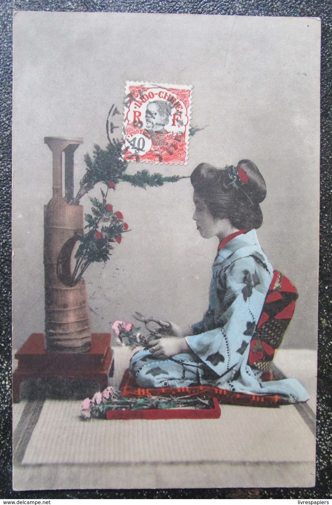 Japon Femme Vase Fleurs  Kimono  Cpa Timbrée Indochine - Altri & Non Classificati