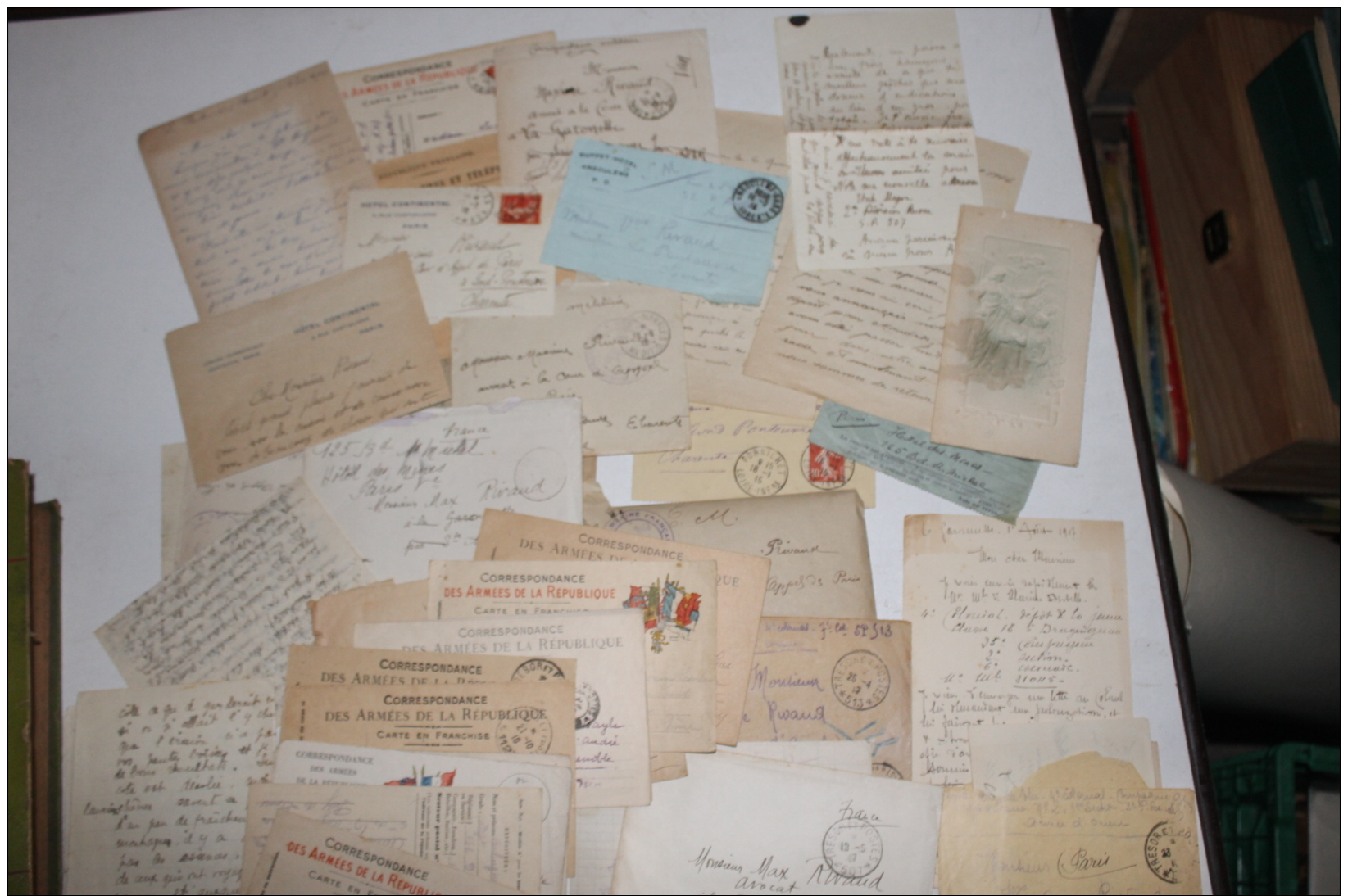 Lot De Lettres 14-18 Adressé à Un  Officier Administratif Dont Une D'un Deserteur De 1917 - 1914-18