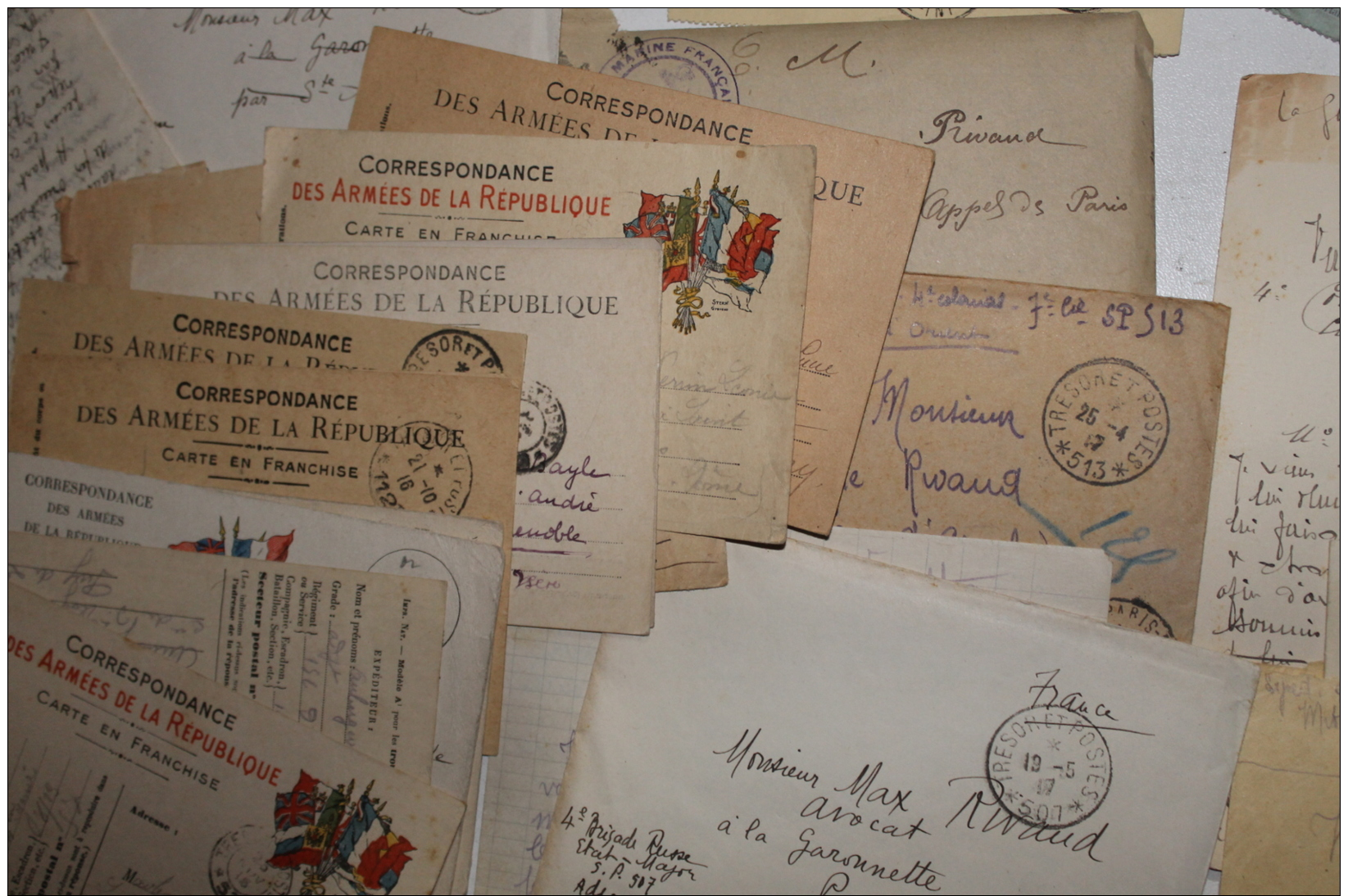 Lot De Lettres 14-18 Adressé à Un  Officier Administratif Dont Une D'un Deserteur De 1917 - 1914-18