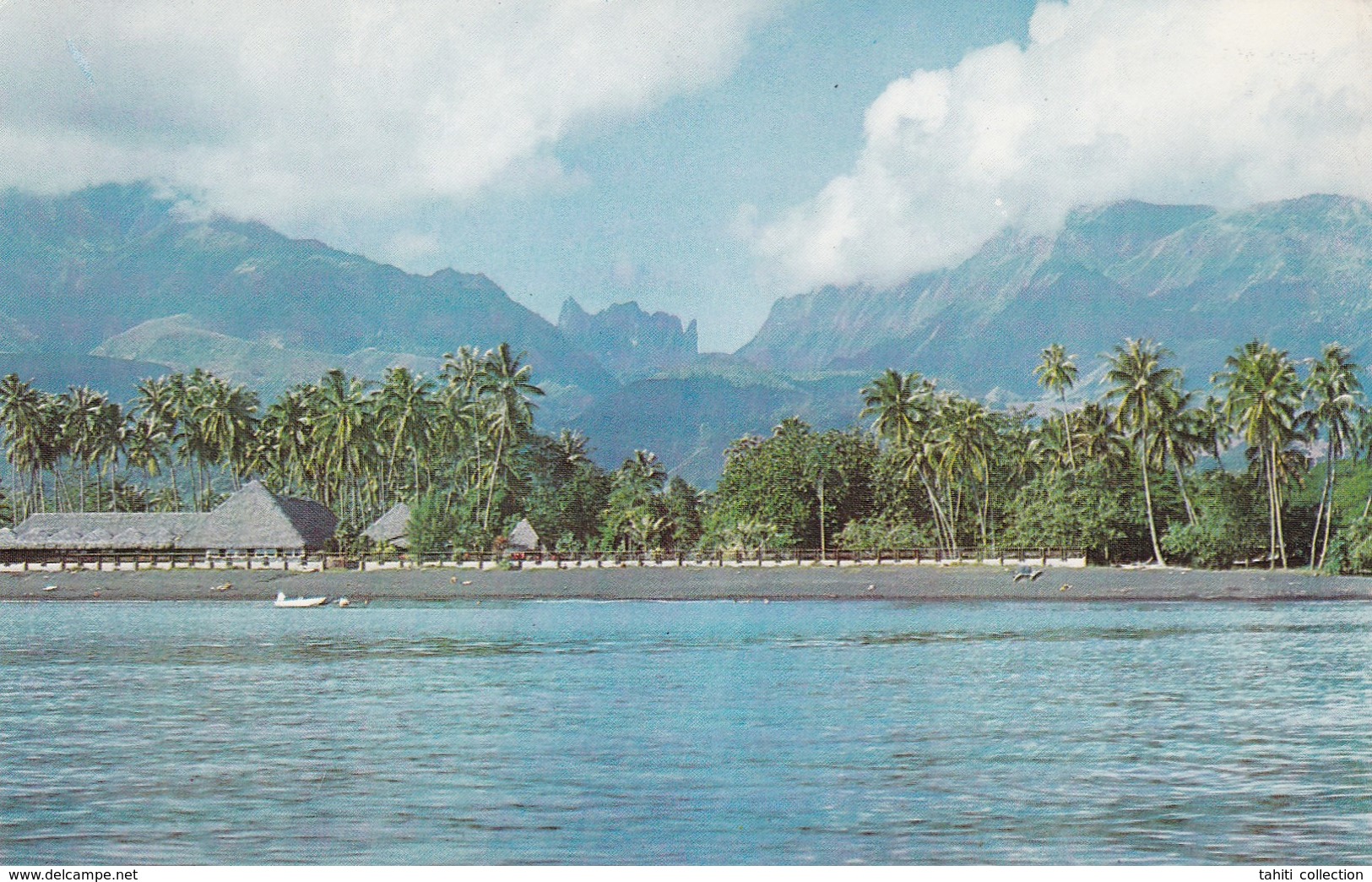 Beach Of Taaone. - Polynésie Française