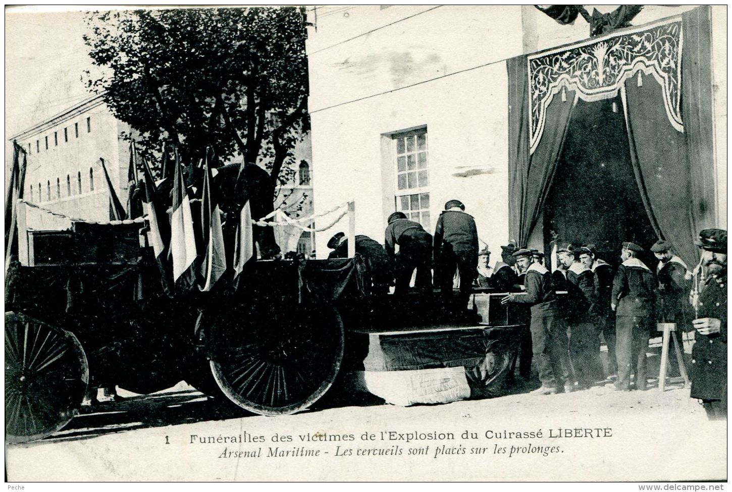 N°58390 -cpa Funéraille Des Victimes De L'explosion Du Cuirassé "Liberté" - Guerra