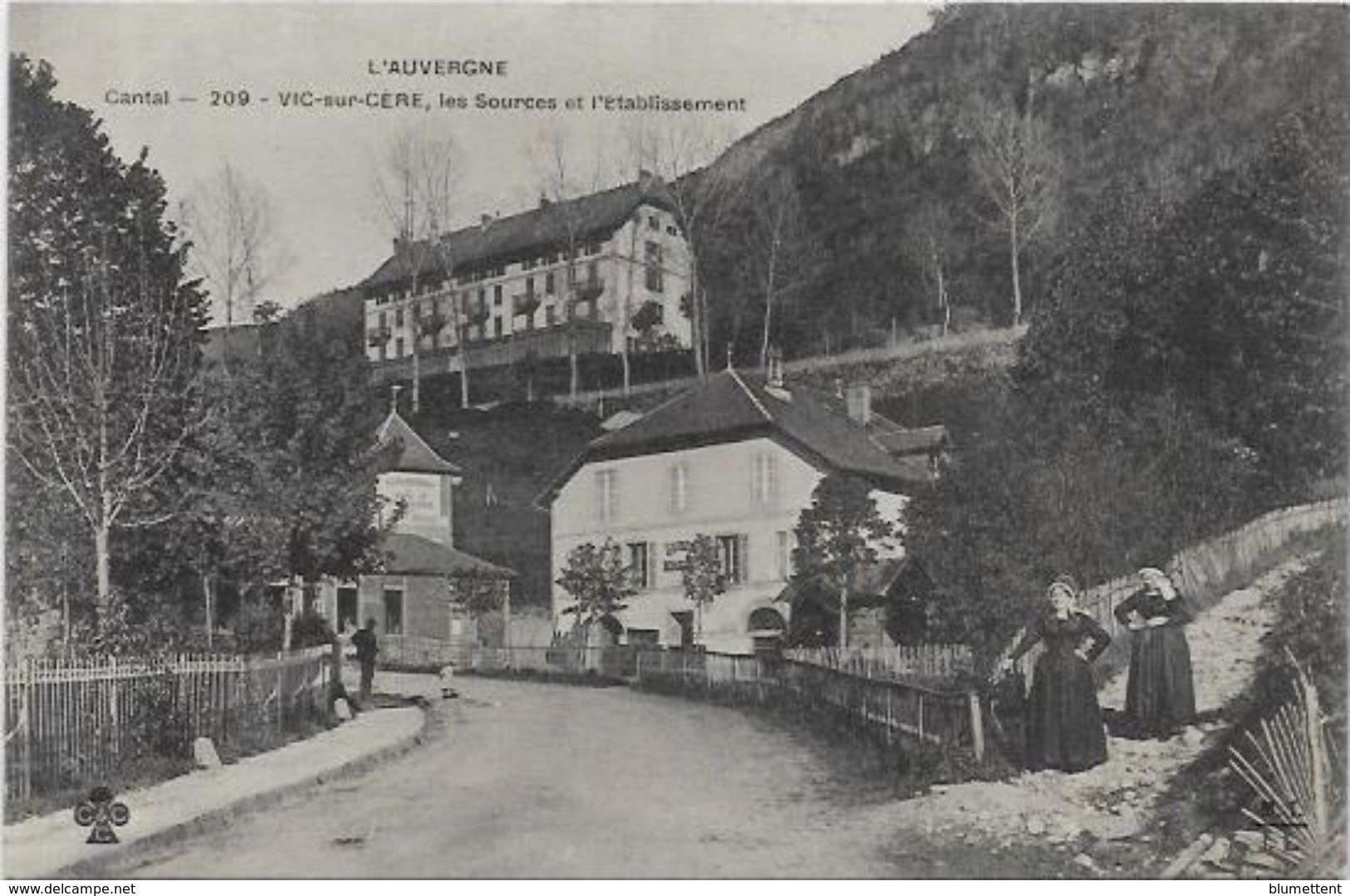 CPA Vic Sur Cère Cantal Auvergne Non Circulé - Altri & Non Classificati