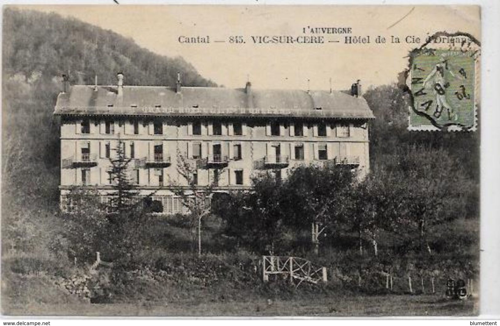 CPA Vic Sur Cère Cantal Auvergne Circulé - Autres & Non Classés