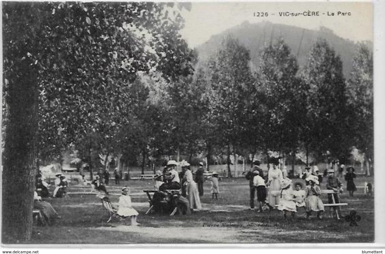 CPA Vic Sur Cère Cantal Auvergne écrite - Autres & Non Classés