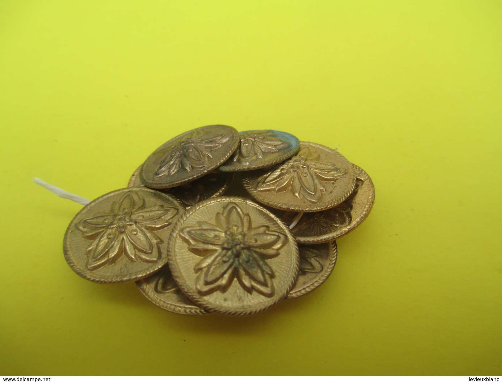 9 Boutons Fantaisie  /Rosace/ Bronze Estampé Doré// Origine à Déterminer /Vers 1930-1960     BOUT124 - Buttons