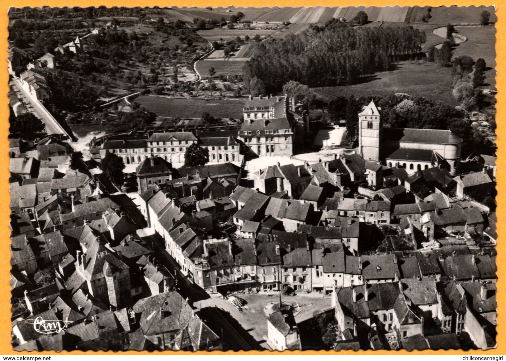 Champlitte - Vue Aérienne - L'Eglise Et La Rue De La République - Edition Aérienne CIM - 1955 - Autres & Non Classés